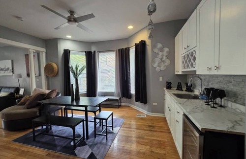 South Shore Wohnung | Come experience The Lake Shore!