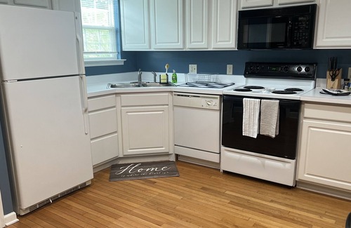 Harrisonburg Haus | Come stay at "The Burg" and make it your home with your Family & Friends.