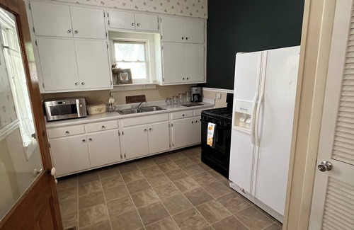 Farmington Haus | Come stay at The White House. Old World Charm in fabulous Farmington