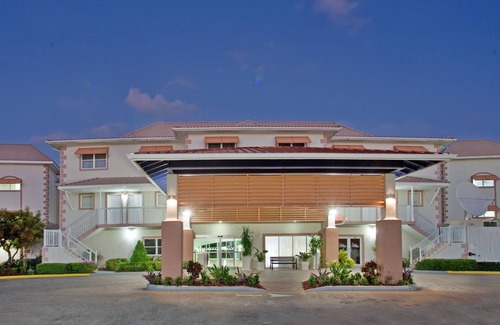 Crystal Harbour Wohnung | Comes with Free Breakfast! Pet-friendly Property, Outdoor Pool, Free Parking