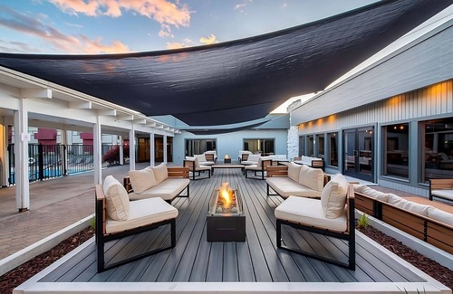 Tri-Cities Hotel | Comfort and Convenience! Pets Allowed, Outdoor Pool, Free Parking