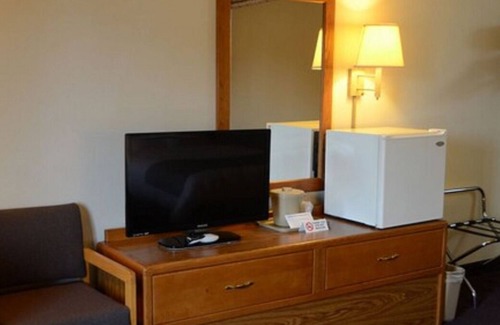 Thorp Haus | Comfort and Convenience! 4 Convenient Units, Free Breakfast, Pet-Friendly