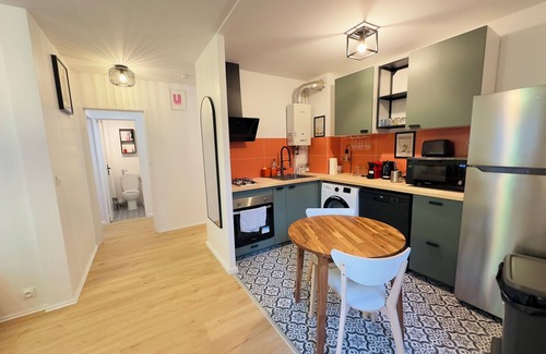 Domont Wohnung | Comfort and greenery: modern 2-room apartment with parking in Domont