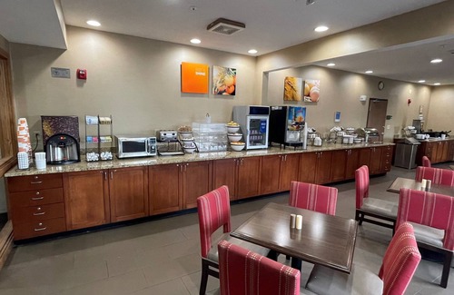 Polaris Hotel | Comfort Inn North/Polaris