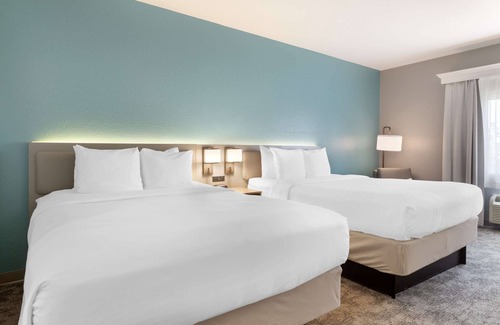 Quad Cities Hotel | Comfort Inn & Suites Davenport - Quad Cities