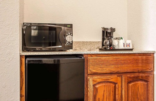 Quad Cities Hotel | Comfort Inn & Suites Davenport - Quad Cities