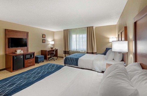 Jackson Hotel | Comfort Inn & Suites Jackson - West Bend