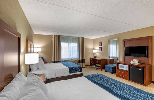 Jackson Hotel | Comfort Inn & Suites Jackson - West Bend