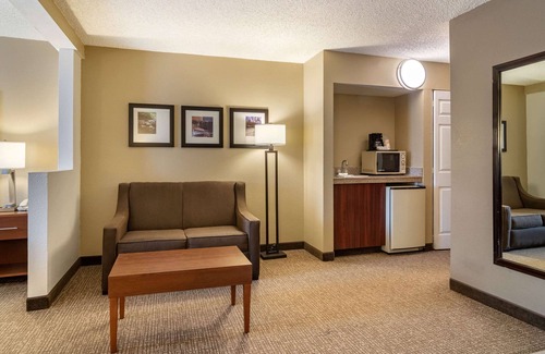 Suwanee Hotel | Comfort Inn & Suites Suwanee - Sugarloaf