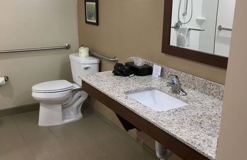 Berlin Hotel | Comfort Suites Hotel and Conference Center