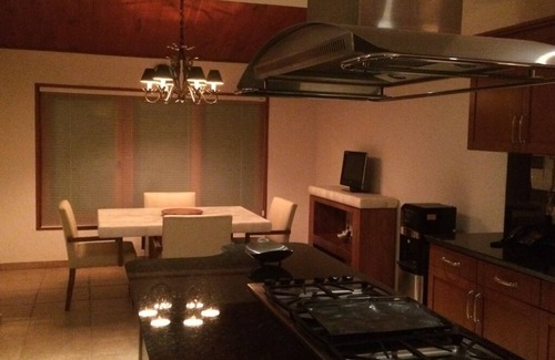 Ciudad Lopez Mateos Haus | Comfortable Bedroom 2, King size bed, closet, private bathroom and Smart TV 50"