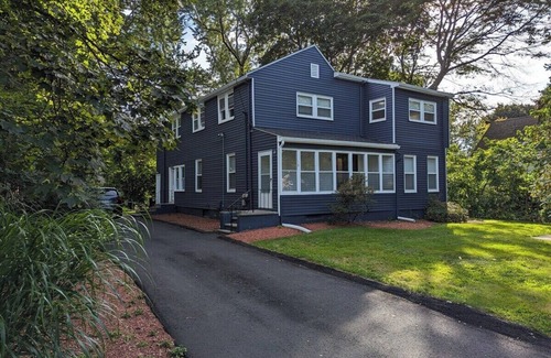 Wayland Wohnung | Comfortable 3 Bed Apt in Quiet Neighborhood