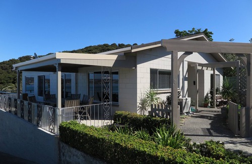 Russell Haus | Eine edle Sichtweise. Komfortables Haus mit 3 Schlafzimmern und weitem Hafenblick.