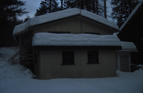 Troy Kabine | Komfortable 3 Schlafzimmer, 1 Bad Kabine, zu Fuß zum See beim Bootsanleger.