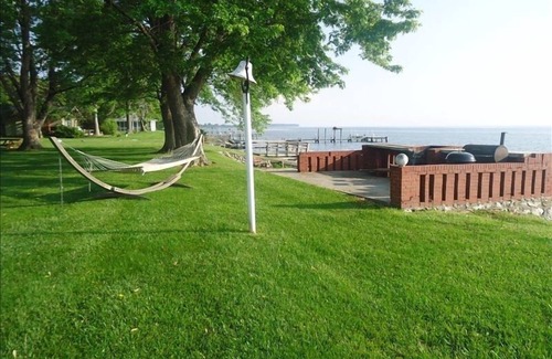 Stevensville Haus | Comfortable 5 Bedroom Waterfront Home on Chesapeake Bay