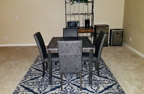 Peachtree Corners Haus | Bequeme und ruhige Tageslicht Keller Wohnung