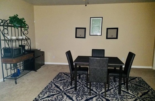 Peachtree Corners Haus | Bequeme und ruhige Tageslicht Keller Wohnung