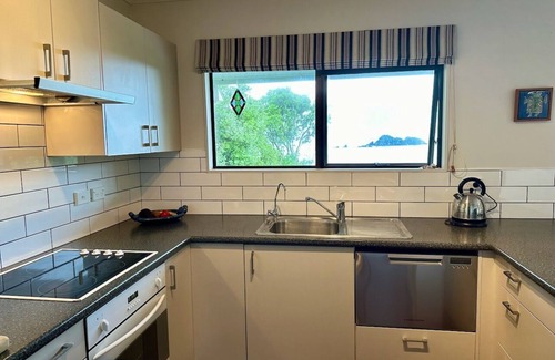 Whananaki North Haus | Gemütliches Bad mit herrlichem Blick zum besten Strand