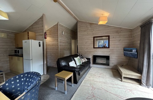 Dairy Flat Hütte | Comfortable Bush Retreat in Coatesville, just 3 minutes from Albany