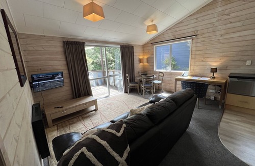 Dairy Flat Hütte | Comfortable Bush Retreat in Coatesville, just 3 minutes from Albany