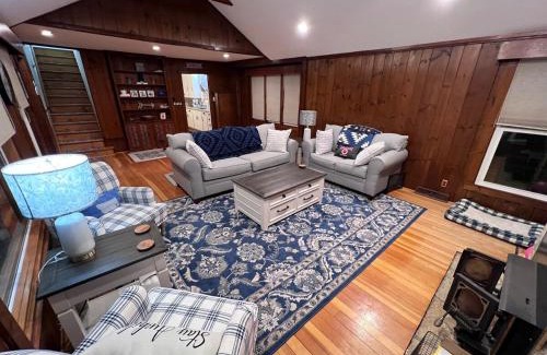 Bohners Lake Haus | Comfortable Cabin on Lake and 20 min from Ski Hill and Alpine Valley