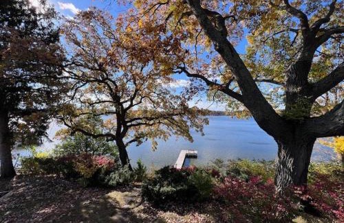 Bohners Lake Haus | Comfortable Cabin on Lake and 20 min from Ski Hill and Alpine Valley