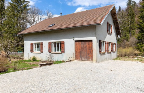 La Chaux-du-Dombief Haus | Komfortables Gruppen-Gîte im Jura