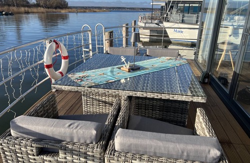 Ostvorpommern Haus | Komfortables Hausboot auf Usedom zum Entspannen