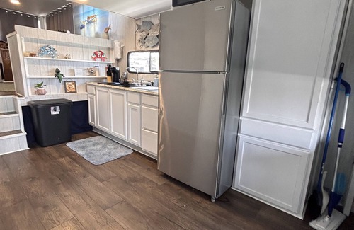 Venice Bootsverleih | Comfortable houseboat, Water assessable, At Venice Marina no hidden fees