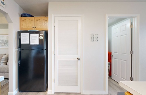 Harbor Village Eigentumswohnung | Comfortable lake-view getaway with central AC, WiFi, pool & hot tub