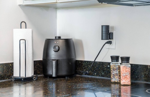 Lake Ridge Eigentumswohnung | Comfortable Modern 1 BR Suite Overlooking Intercoastal