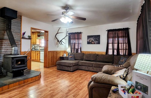 Blue Kabine | Comfortable ranch style cabin with prime location to both Arizona and New Mexico