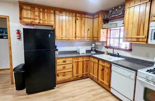 Blue Kabine | Comfortable ranch style cabin with prime location to both Arizona and New Mexico