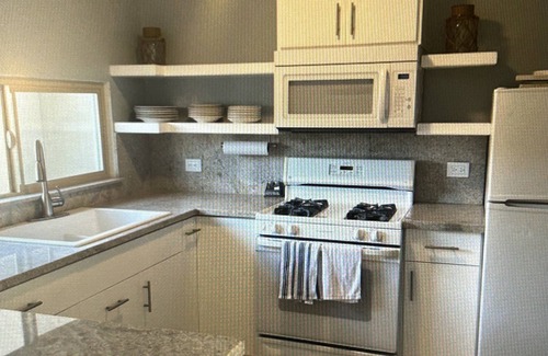 Colinas del Mar Haus | Comfortable safe gated community, located 12 min away from Valle de Guadalupe.