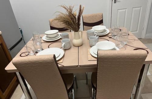 Ashton-under-Lyne Haus | Comfortable, spacious 2 Bedroom house close to Etihad Stadium