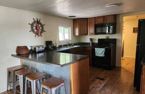 Warsaw Hotel | Comfortable Stay in Aprtment w/ Pool Access, Community Fire Pit, and Lake Access