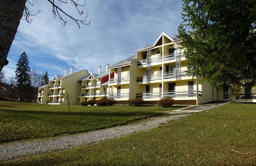 Premanon Wohnung | Komfortables Studio, Ostbalkon, schöner Naturblick, Keller, Parkplatz.