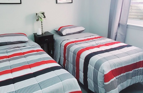 Leisure World Haus | Comfy 2 bdrm unit w/King size bed & Free parking.