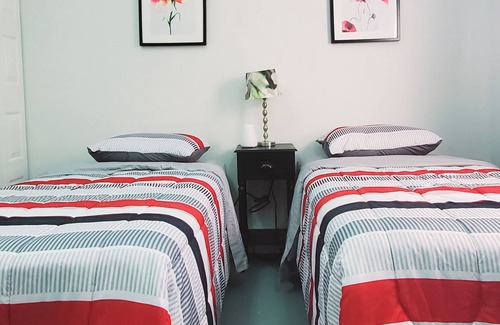 Leisure World Haus | Comfy 2 bdrm unit w/King size bed & Free parking.