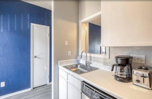 Milwood Wohnung | Comfy 2BD Apt ~ Austin Texas