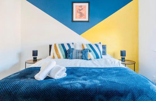 Broadheath Haus | Comfy 3 Bed House by Manchester Airport, Perfect for Groups & Families