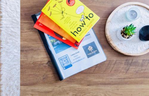 Broadheath Haus | Comfy 3 Bed House by Manchester Airport, Perfect for Groups & Families