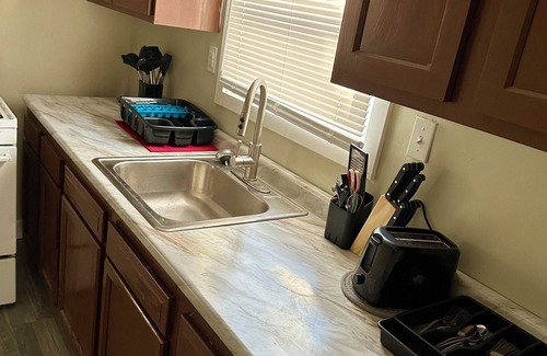 Akron Haus | Comfy 3 Bedroom Entire Home With Cozy Vibes