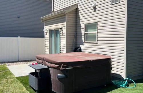 North Salt Lake Haus | Comfy 6 bed with hot tub near downtown SLC