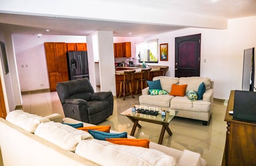 Uvita Haus | Comfy and Convenient Home Minutes from Beach National Park