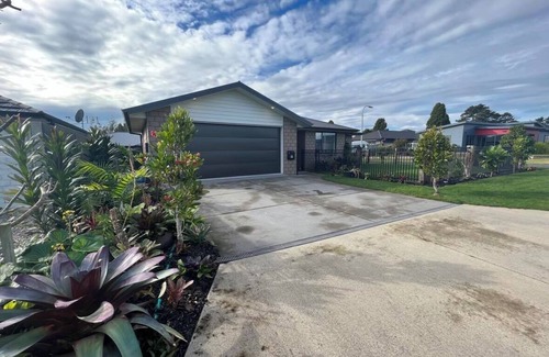Waitara Haus | Comfy and Convenient Modern Waitara Home