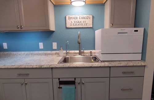 Memphis Wohnung | Comfy and cozy 1BR downstairs apt with King sized bed, centrally located for fun