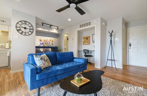 Riverside Wohnung | Comfy ATX Apt plus Balcony and Smart TV and Free Parking