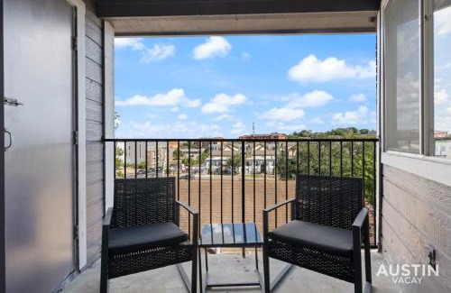 Riverside Wohnung | Comfy ATX Apt plus Balcony and Smart TV and Free Parking