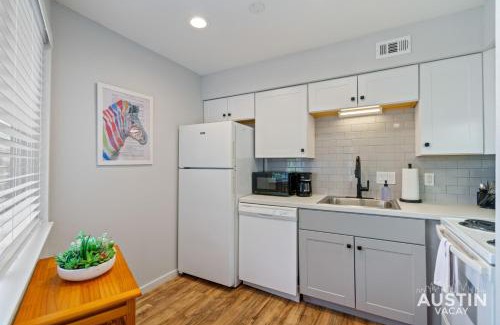Riverside Wohnung | Comfy ATX Apt plus Balcony and Smart TV and Free Parking